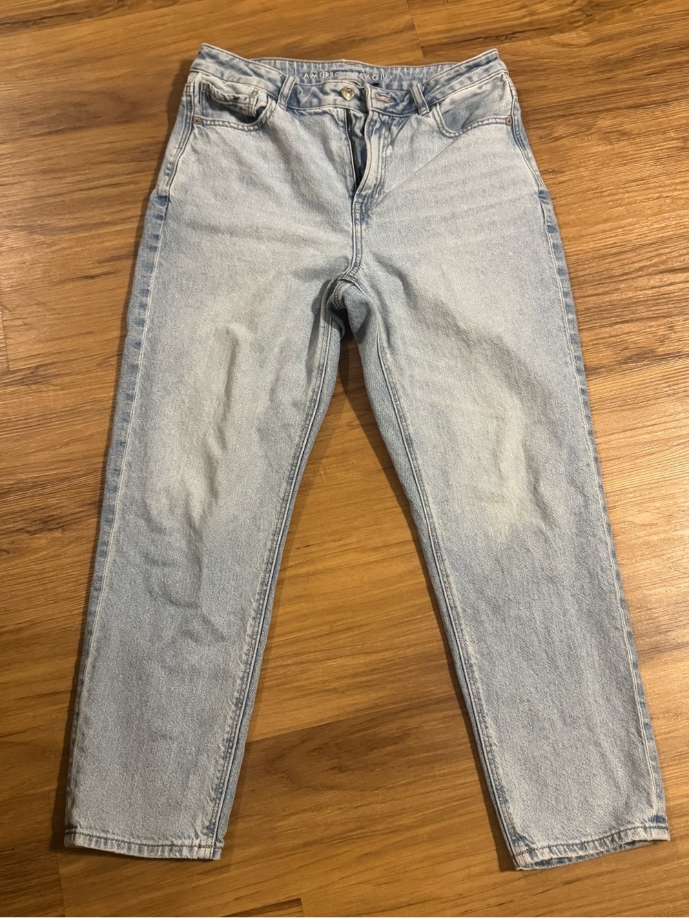 Women’s American Eagle Mom jeans